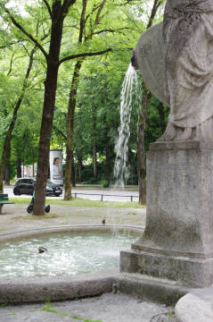 Nornenbrunnen
